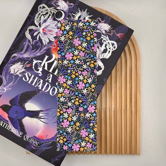 Boekenlegger – Midnight Bloom | Bloemen op Zwarte Achtergrond
