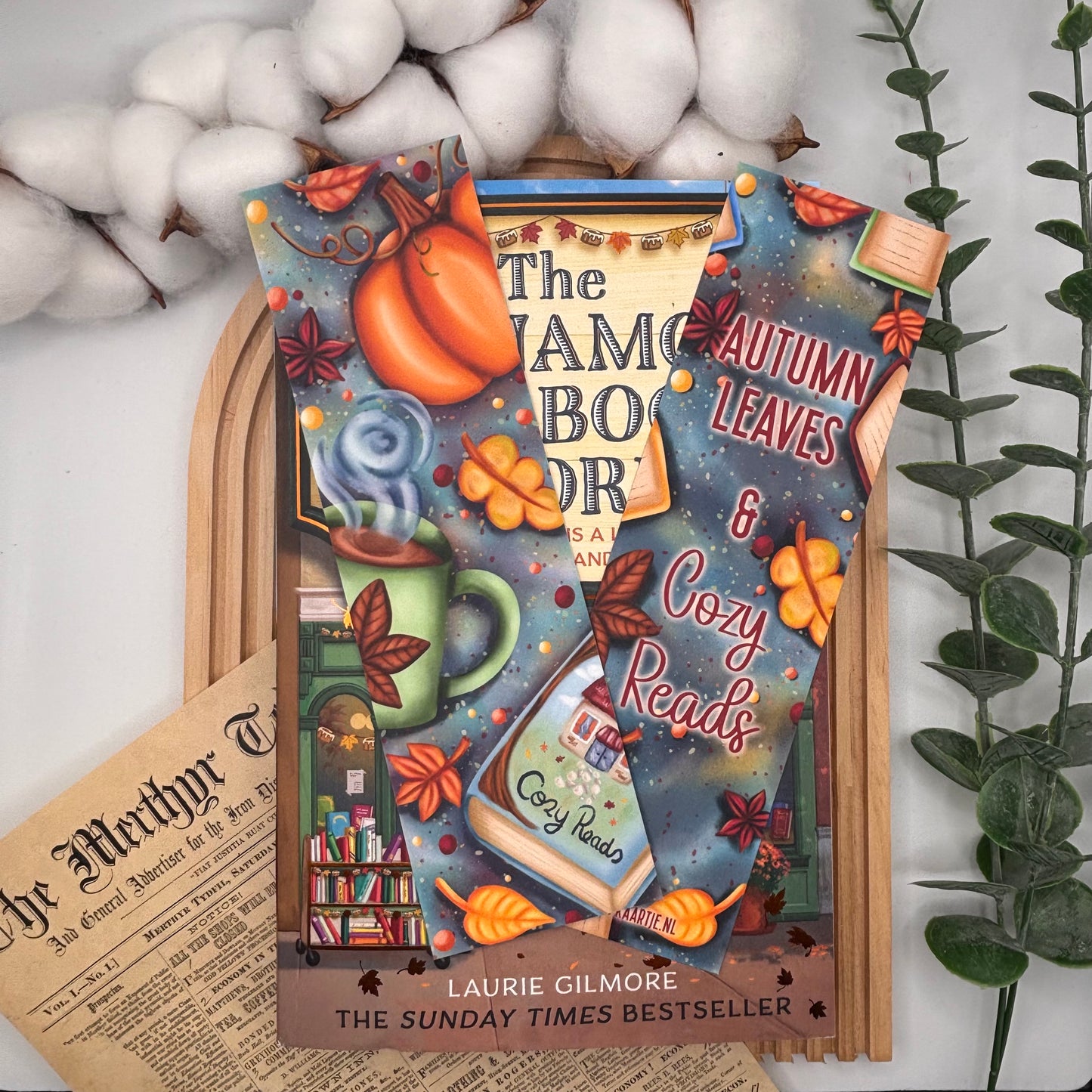 Beide kanten van de boekenlegger utumn leaves en cozy reads vormgegeven in herfst sferen.
