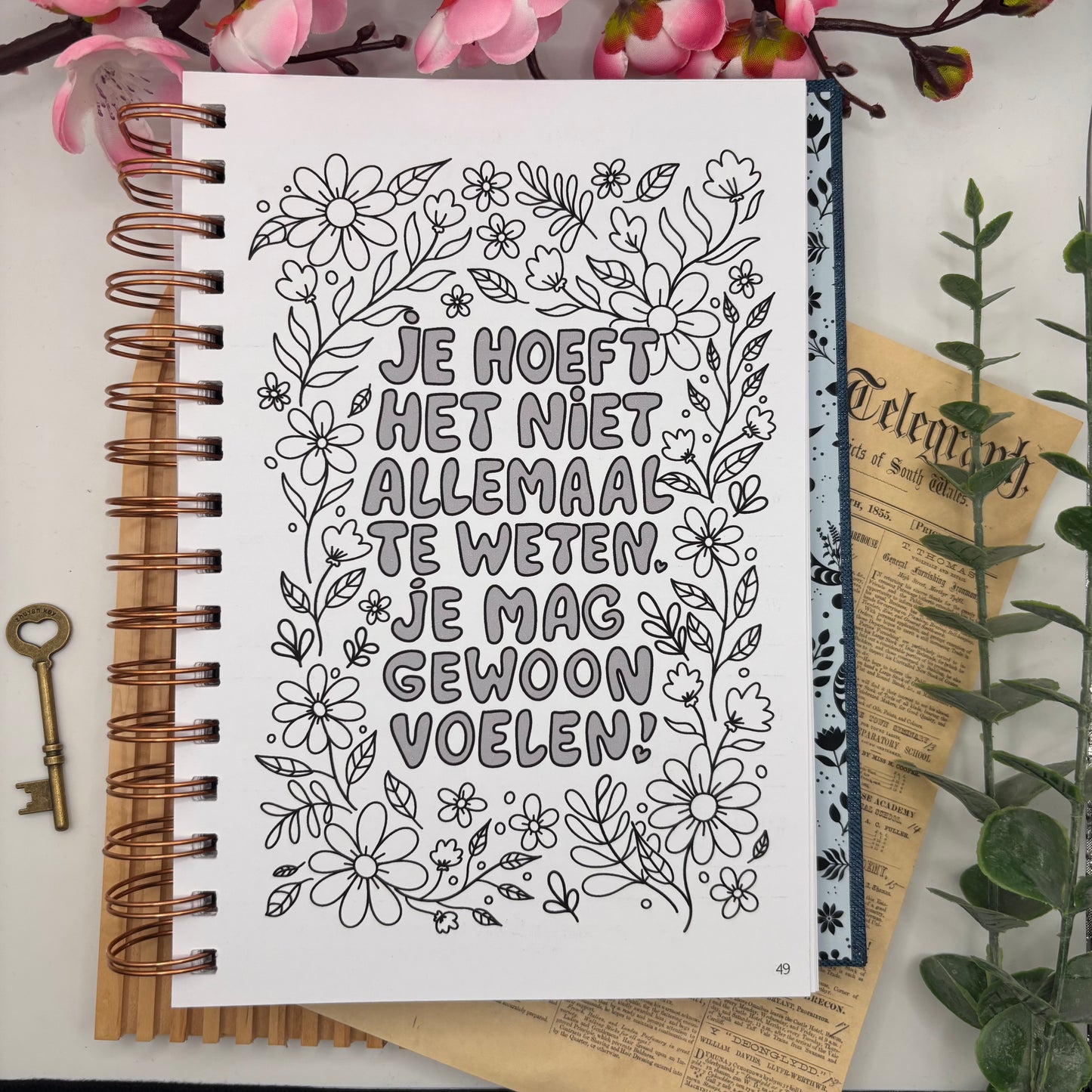 Kleurpagina met bloemen en illustraties uit de handgemaakte Mental Health Journal