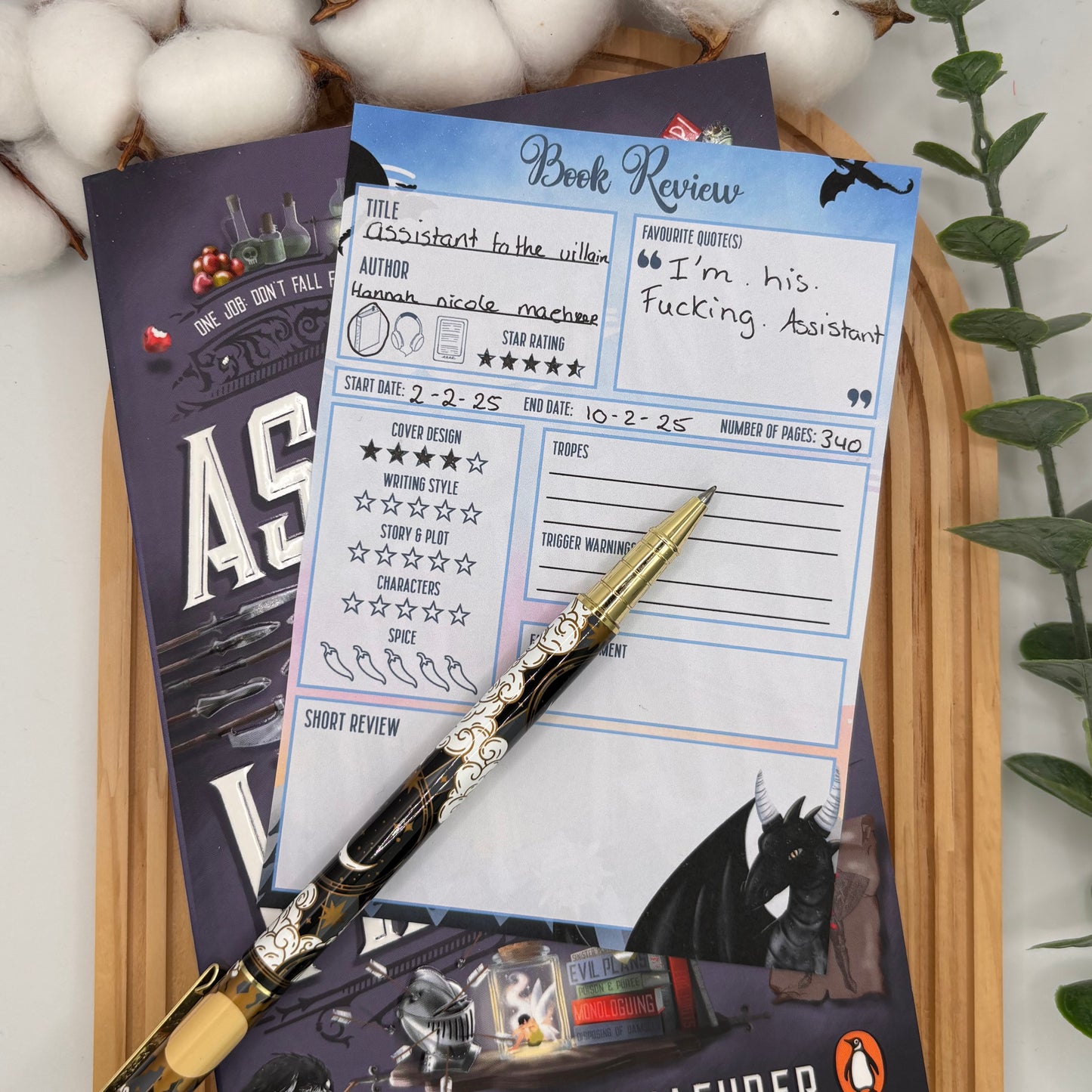 Handgemaakt book review notepad in gebruik met flying dragons, 50 pagina's A6 - Hip Kaartje