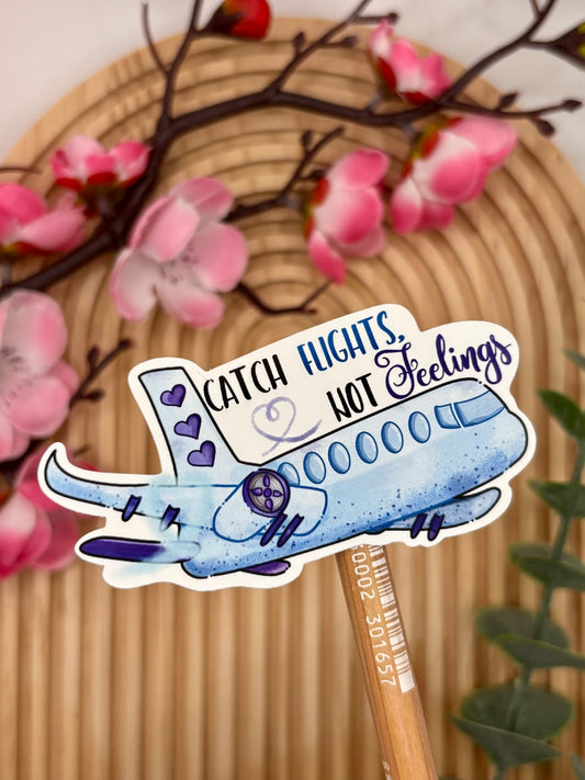 Close-up van vliegtuig sticker met reisquote.