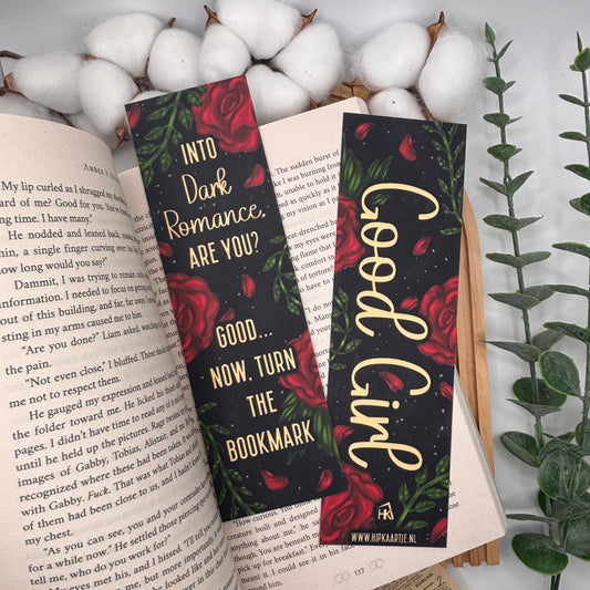 dark romance boekenleger zonder schedel met rozen en bladeren en good girl quote - voorkant en achterzijde met quote