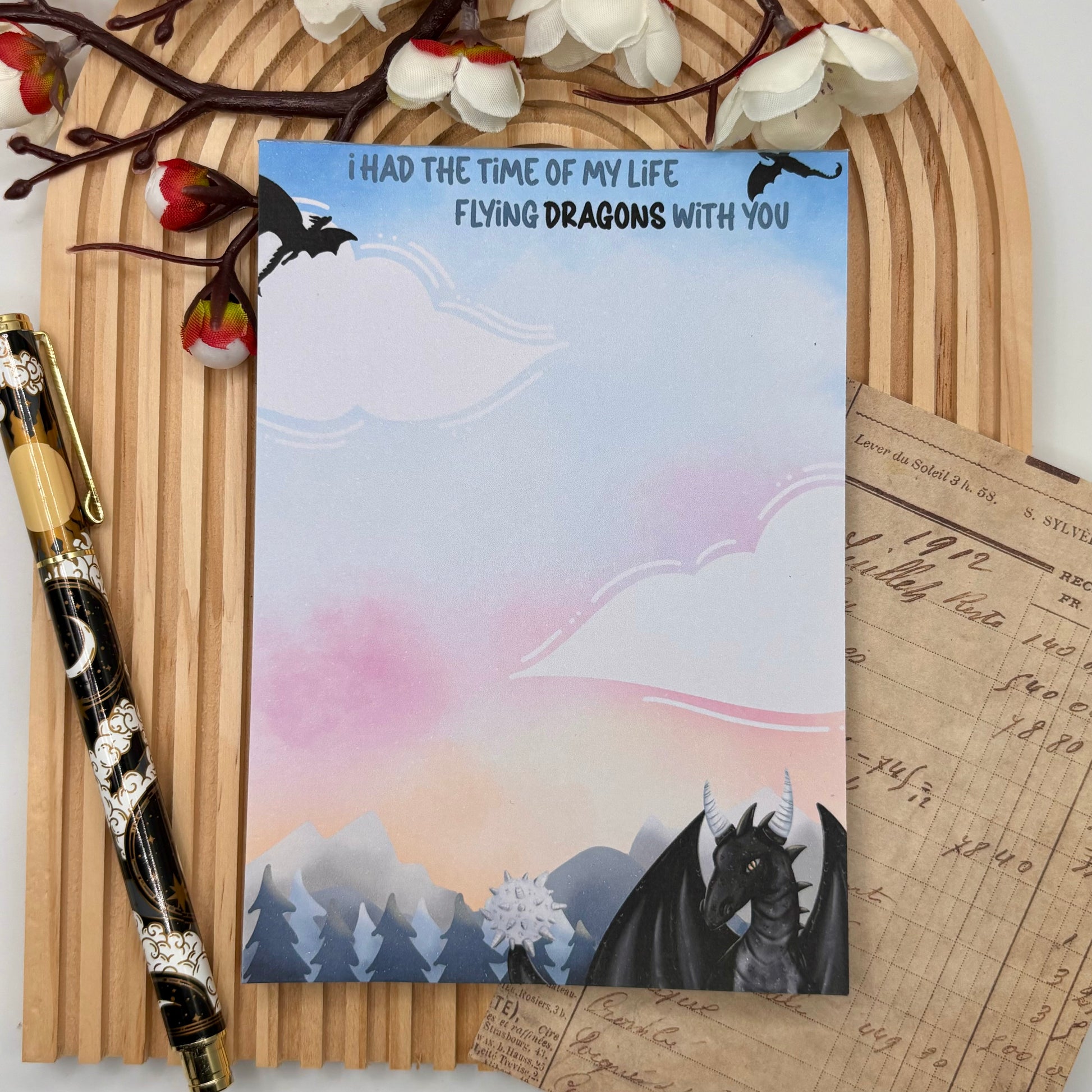 Notitieblok met draak op blauwe wolken en fantasy quote – Flying Dragons design.