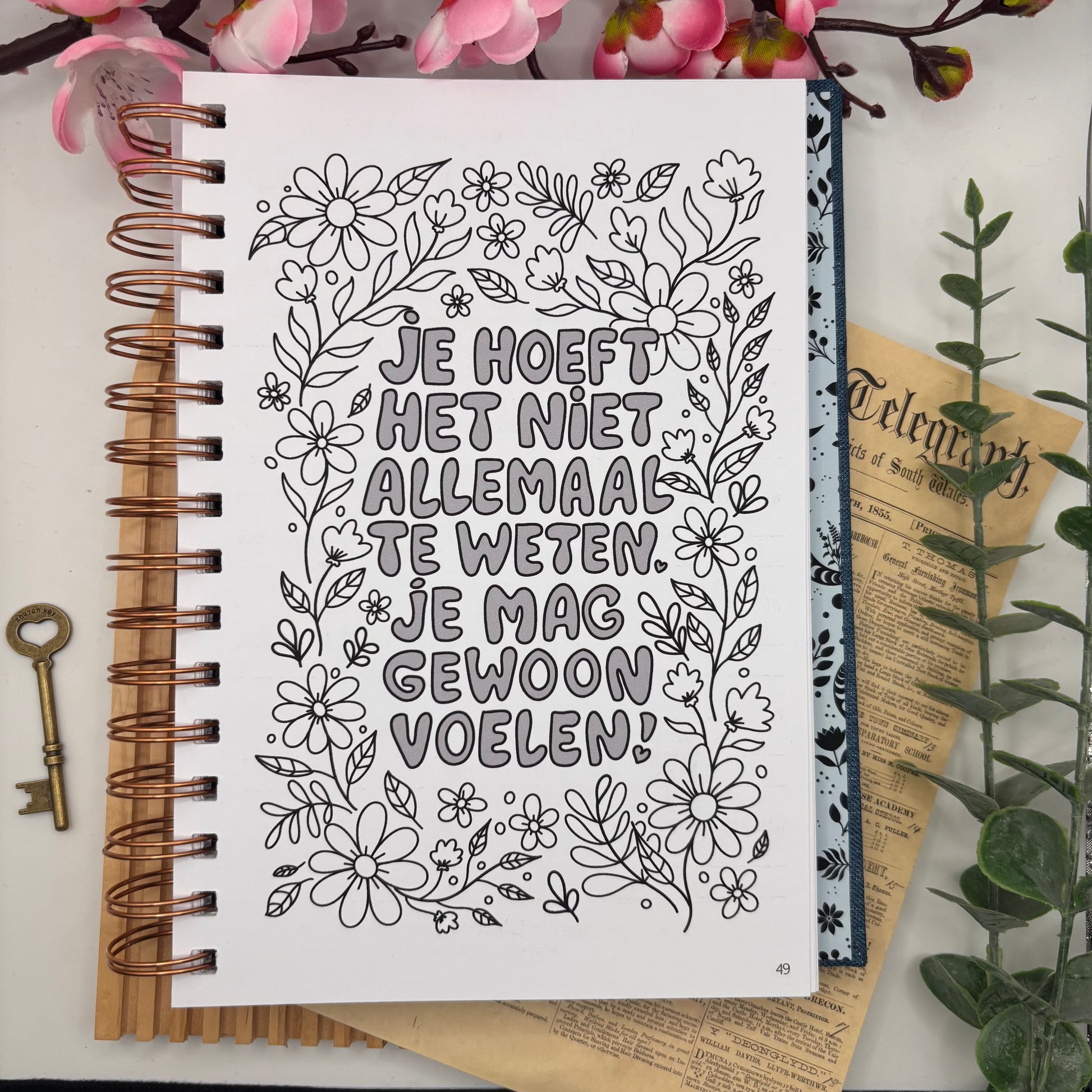 Kleurpagina met bloemen en illustraties uit de handgemaakte Mental Health Journal