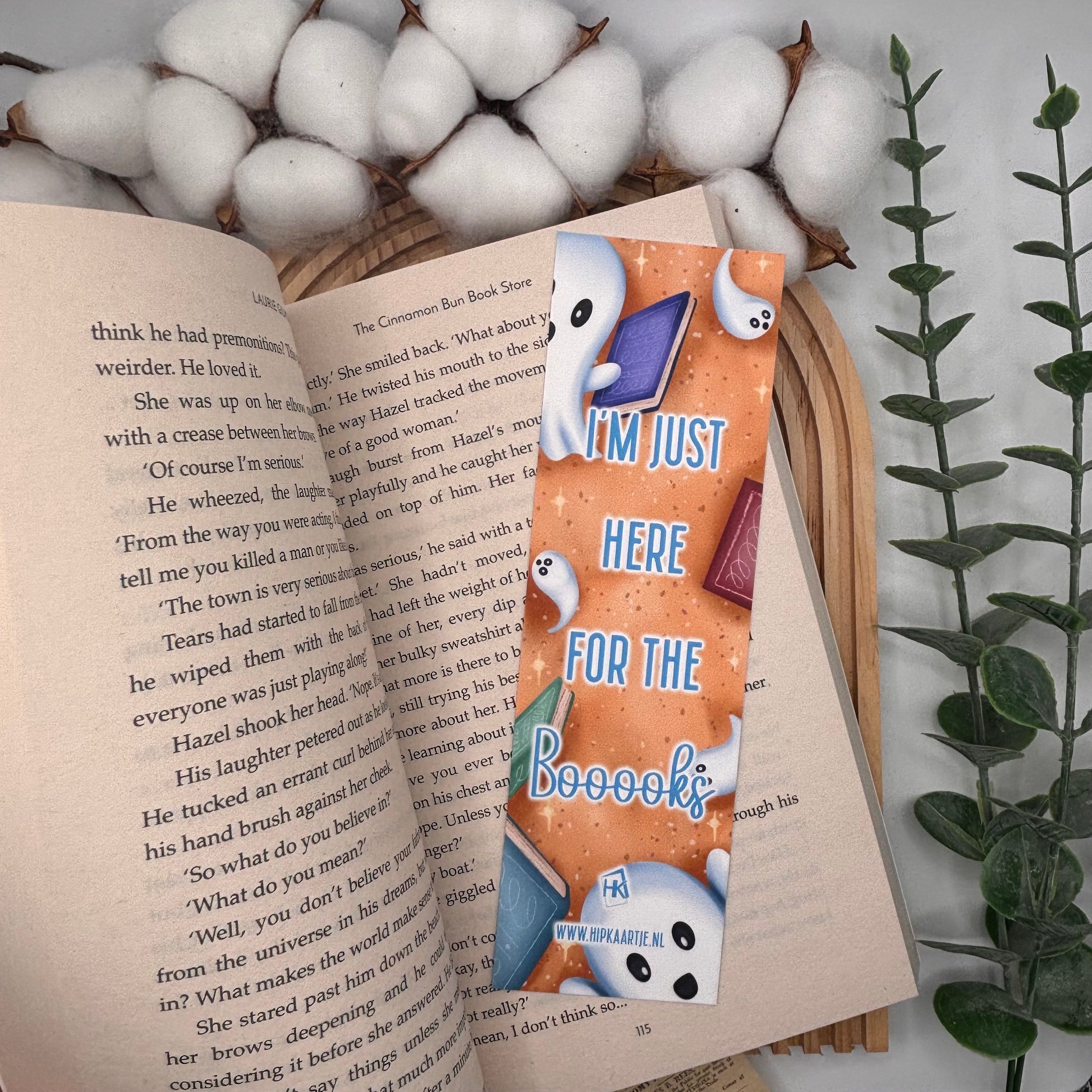 Spooky boekenlegger met quote I’m Just Here for the Booooks – achterkant