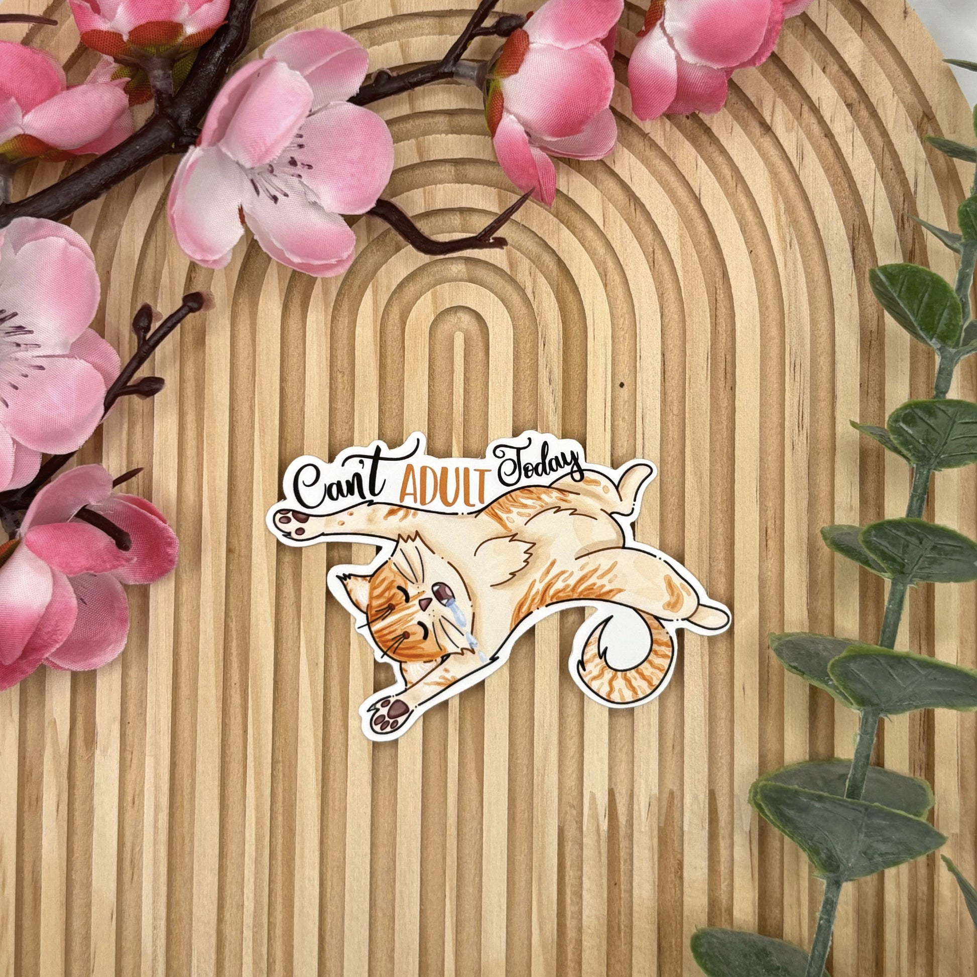 Die-cut sticker van slapende oranje kat met de quote Can’t Adult Today.