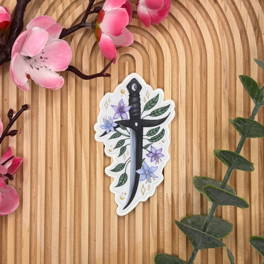 Die-cut sticker van zwart/zilveren dolk met bloemen.
