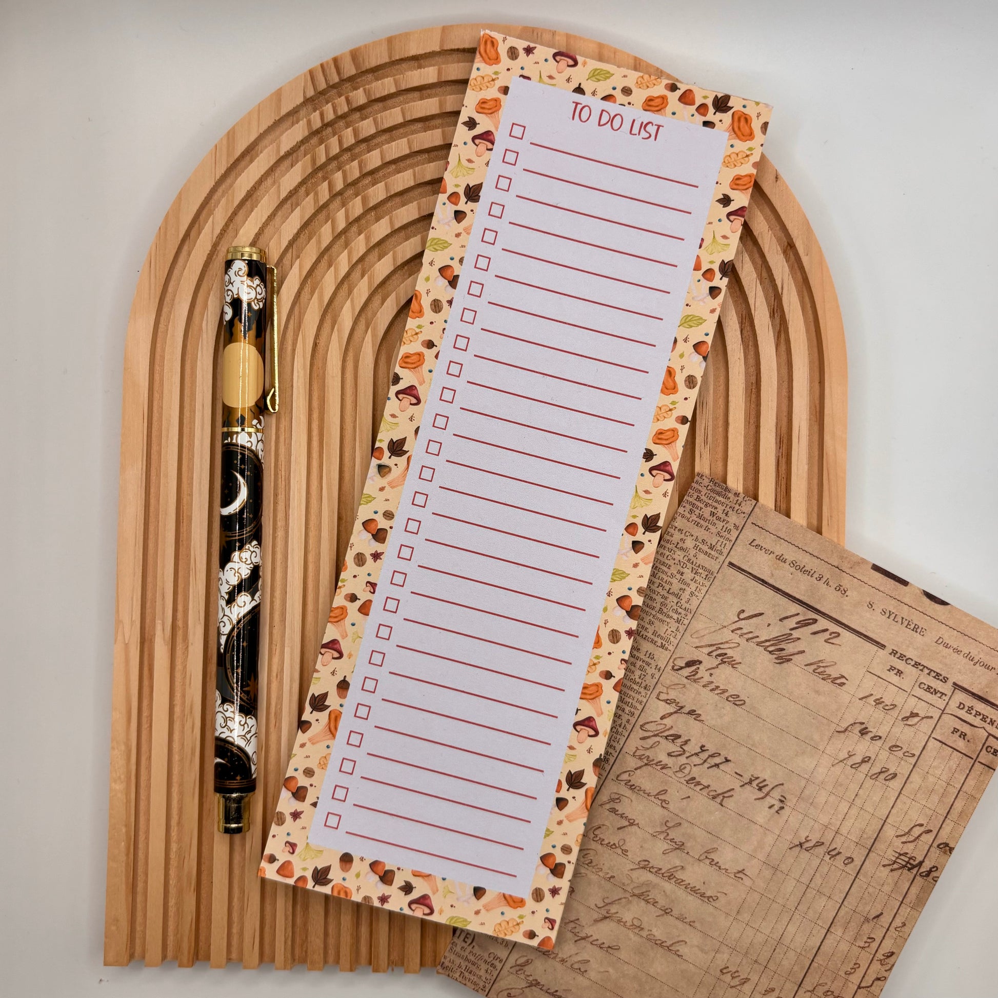 To-do lijst met herfstige border van paddenstoelen, blaadjes en eikeltjes – Woodland Whimsy design.
