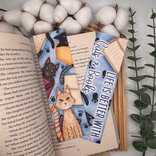Life is Better with Cats and Books boekenlegger met katten, boeken en pootafdrukken – beide kanten