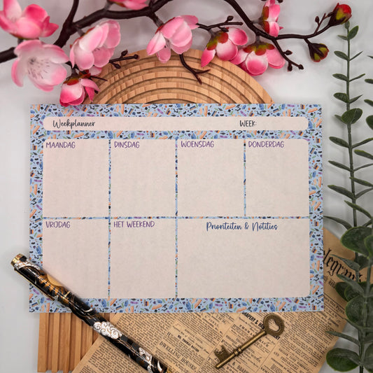 Weekly Planner Pad Cozy Reads – A5 weekplanner met blauw boekenpatroon van Hip Kaartje