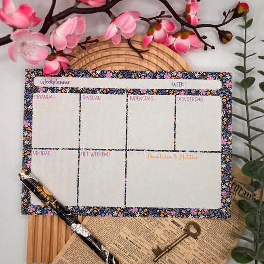 Weekly Planner Pad Midnight Bloom – A5 weekplanner met bloemenpatroon van Hip Kaartje
