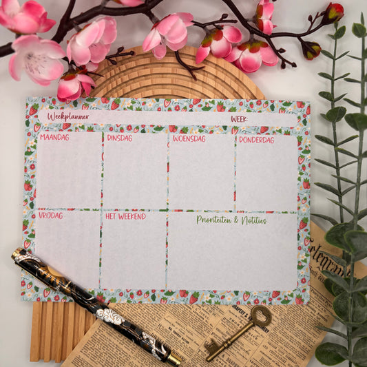 Weekly Planner Pad Strawberry Fields – A5 weekplanner met aardbeien en bloemen van Hip Kaartje